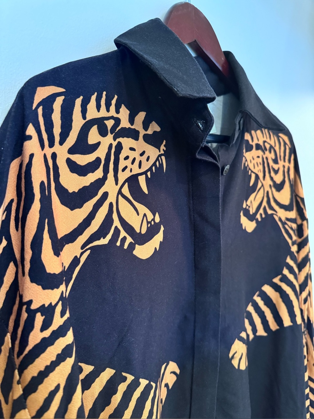 FARM Rio Black Tiger Long Sleeve Button-Up Shirt size medium NWOT - Picture 5 of 8